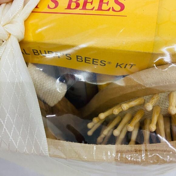 Burt's Bee Essential Kit Spa Gift Basket Welcome Home New Mom Valentine Beecause - Picture 4 of 5